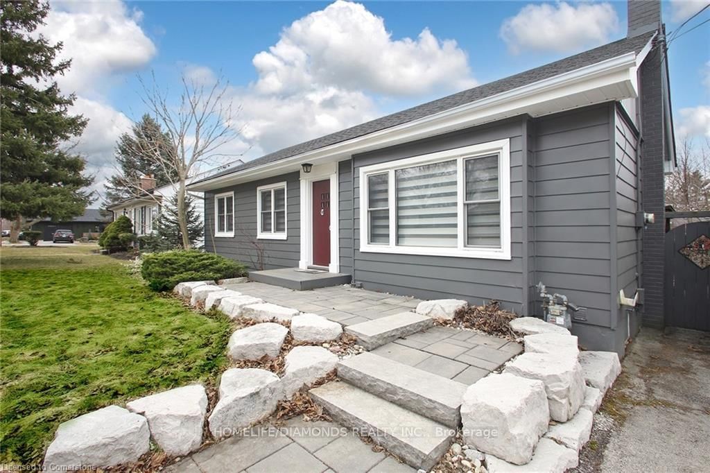 Detached House for sale at 15 First Street, Hamilton, Waterdown, L0R 2H0 - MLS: X12165191