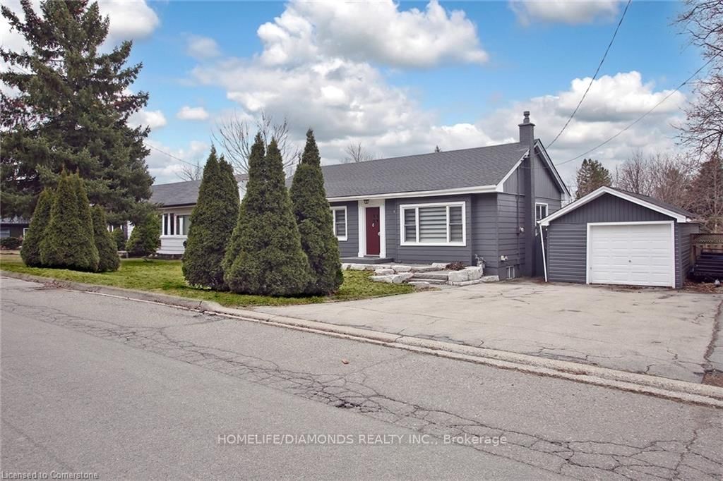 Detached House for sale at 15 First Street, Hamilton, Waterdown, L0R 2H0 - MLS: X12165191