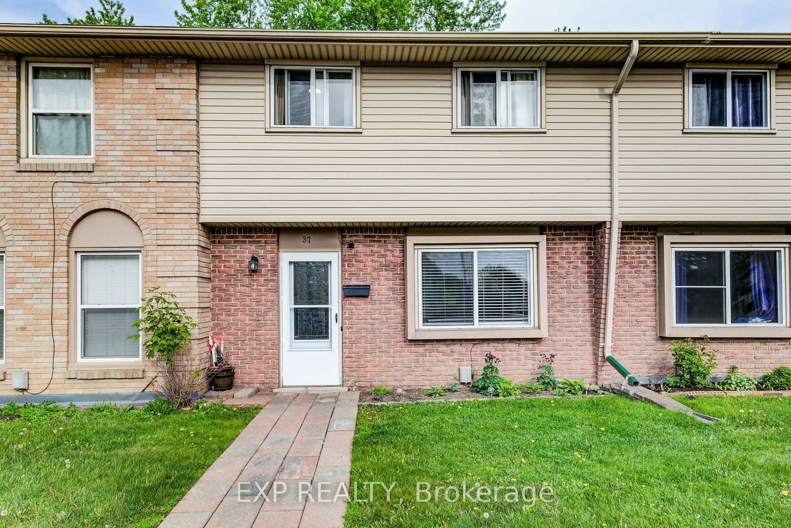 Townhouse for sale at 37-293 Fairway Road, Kitchener, N2A 2P1 - MLS: X12165226