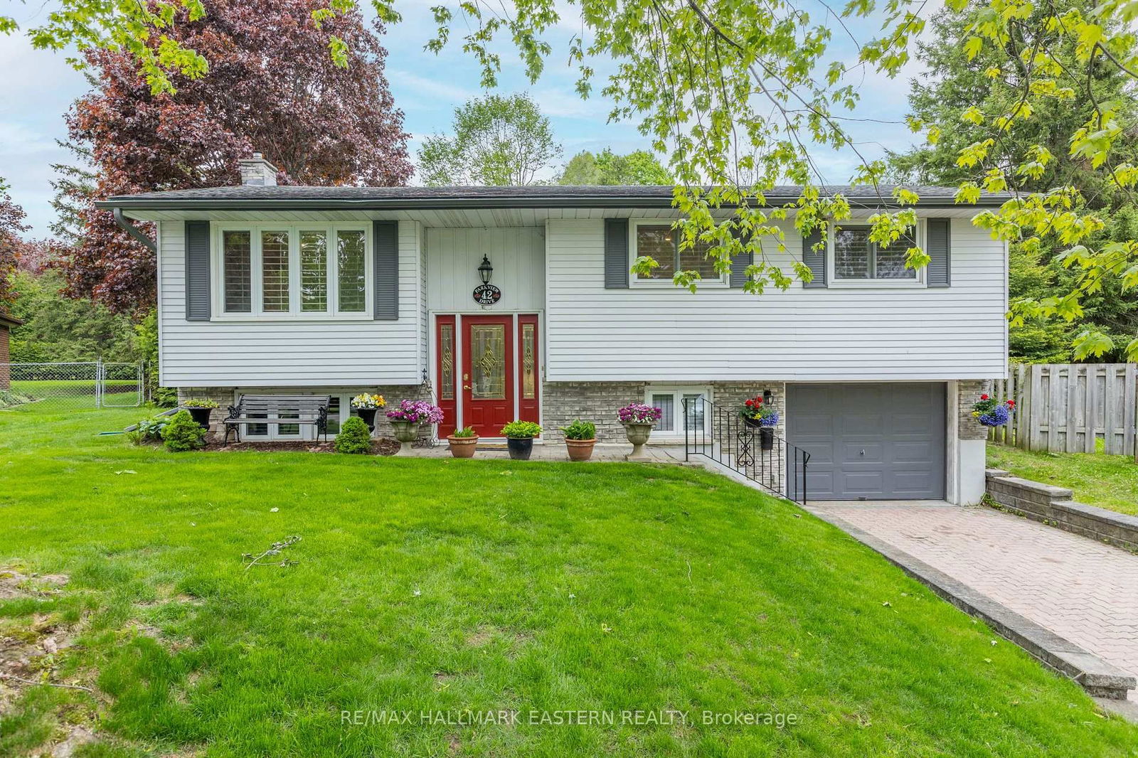 Detached House for sale at 42 Parkview Drive, Peterborough North, 1 South, K9H 5M6 - MLS: X12165243