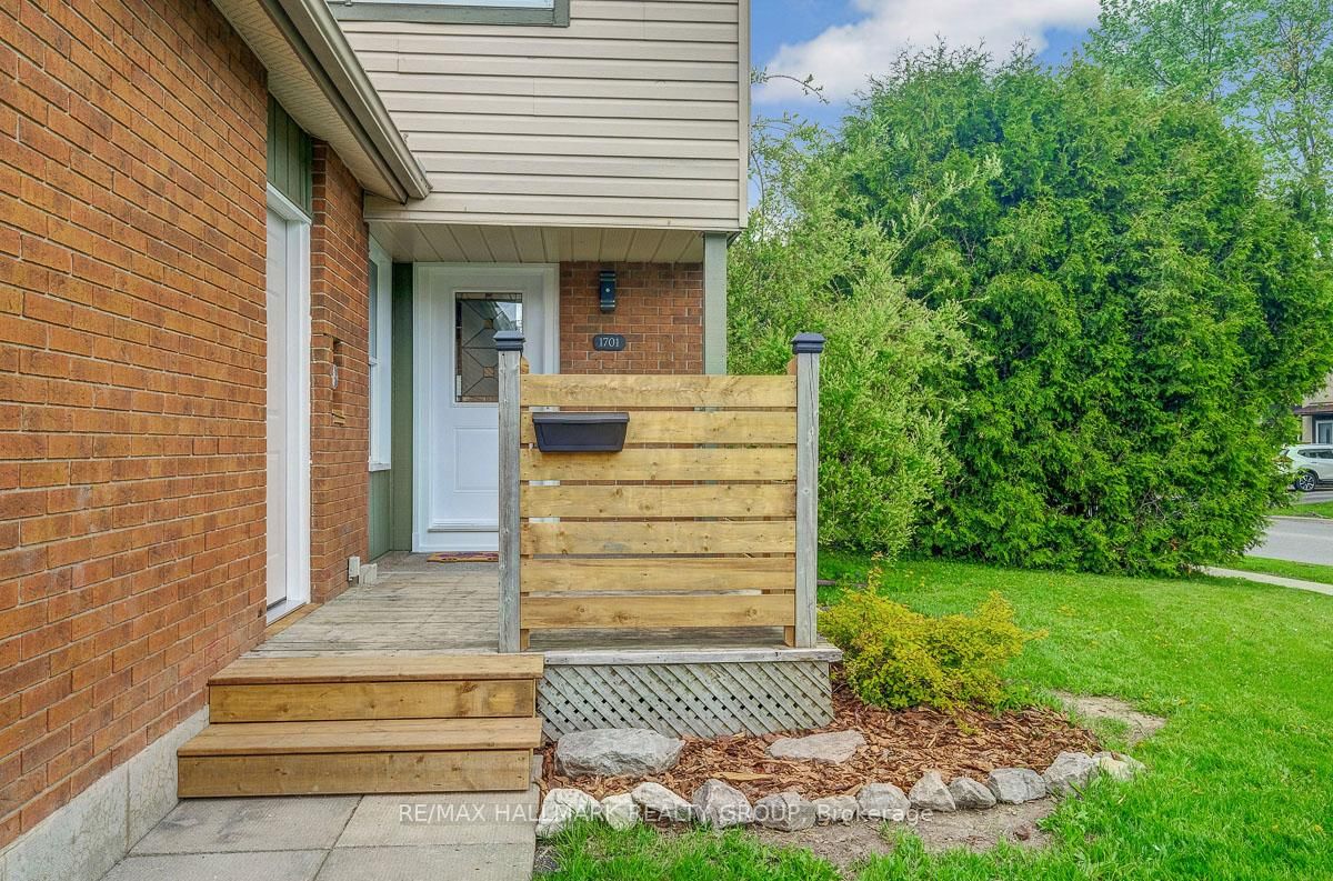 Townhouse for sale at 1701 Lafrance Drive, Ottawa, Queenswood Heights South, K1E 2L7 - MLS: X12165246