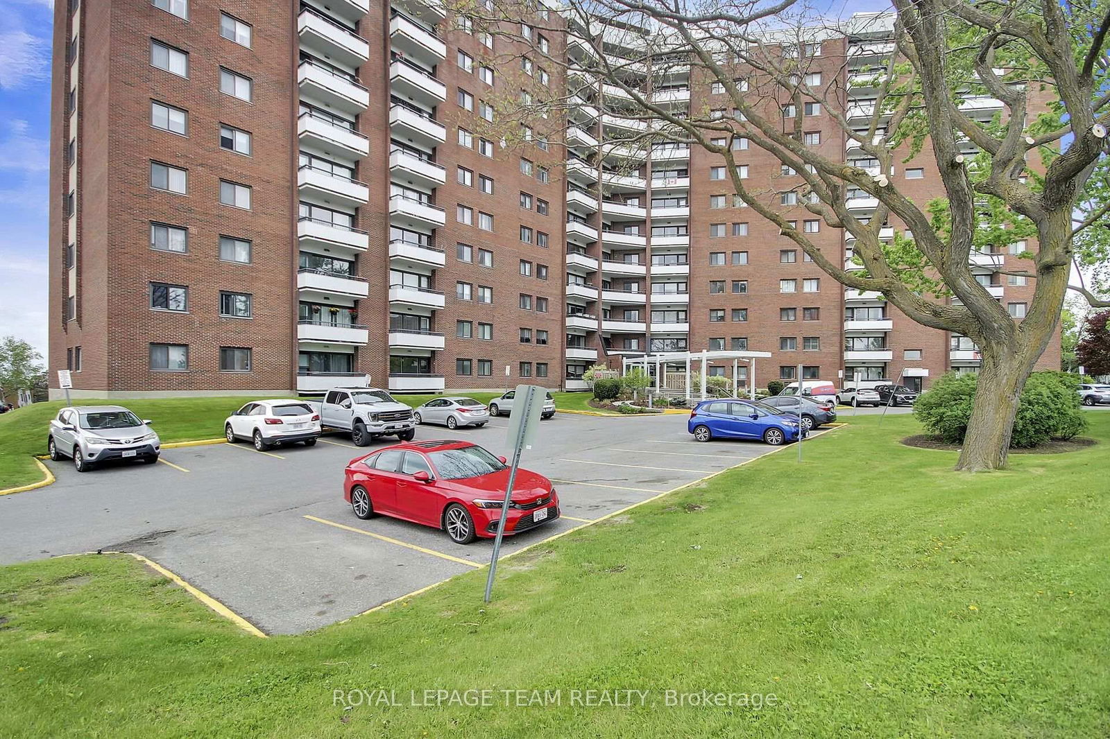 Condo for sale at 306-20 Chesterton Drive, Ottawa, Borden Farm/Stewart Farm/Carleton Heights/Parkwood Hills, K2E 6Z7 - MLS: X12165719