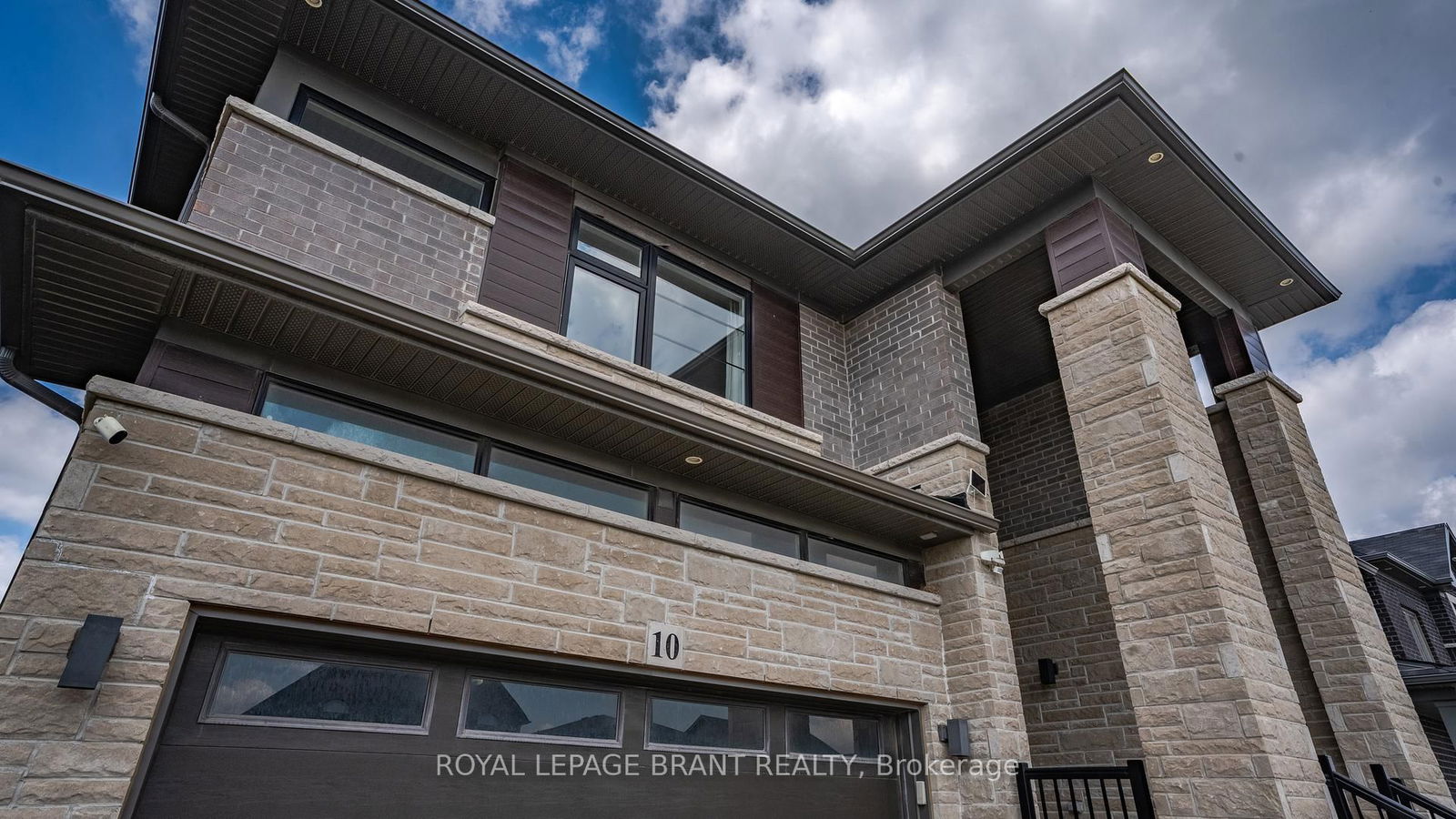 Detached House for sale at 10 Mcgovern Lane, Brant, Paris, N3L 0K3 - MLS: X12165794