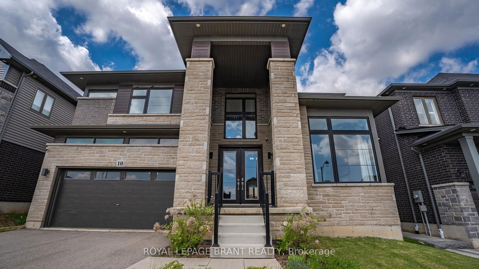 Detached House for sale at 10 Mcgovern Lane, Brant, Paris, N3L 0K3 - MLS: X12165794