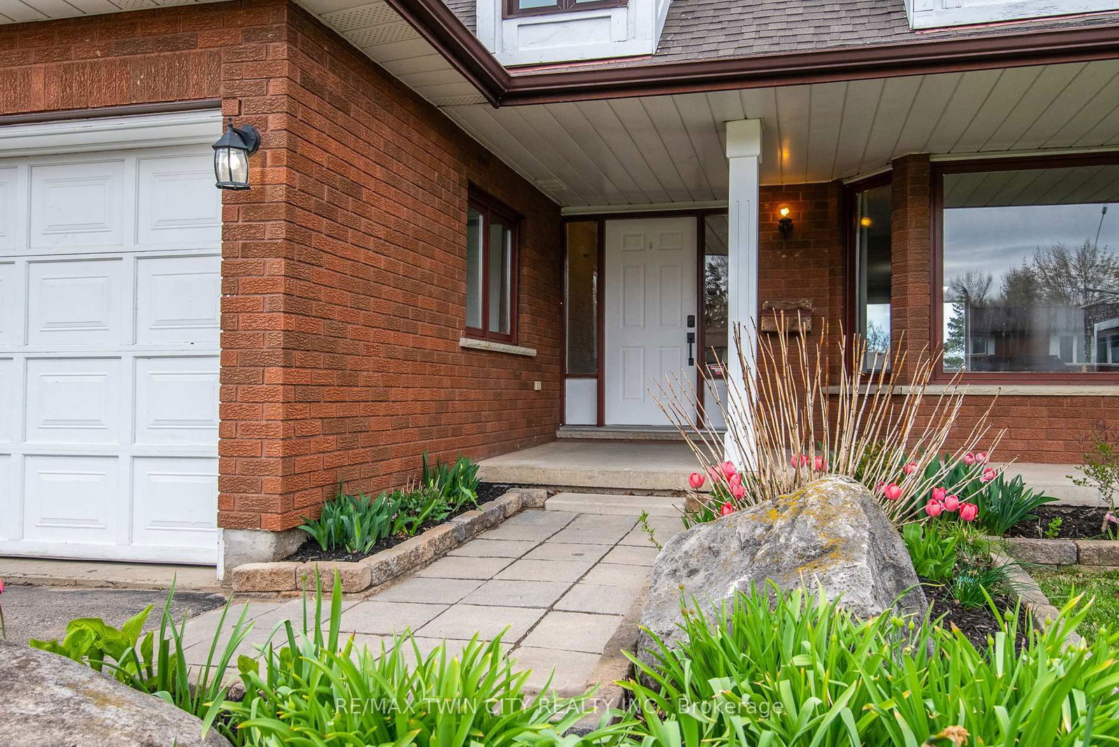 Detached House for sale at 12 Sunrise Drive, Kitchener, N2B 3B4 - MLS: X12165939