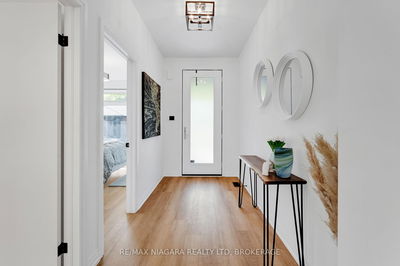 Unit 20 — 300 Richmond St, Thorold - Confederation Heights image-0-2