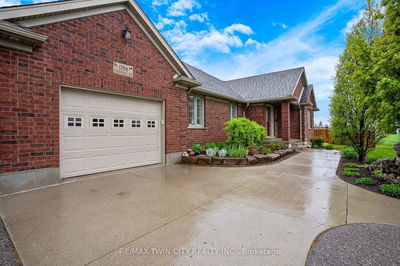 1788 Lobsinger Line, Woolwich -  image-0-2