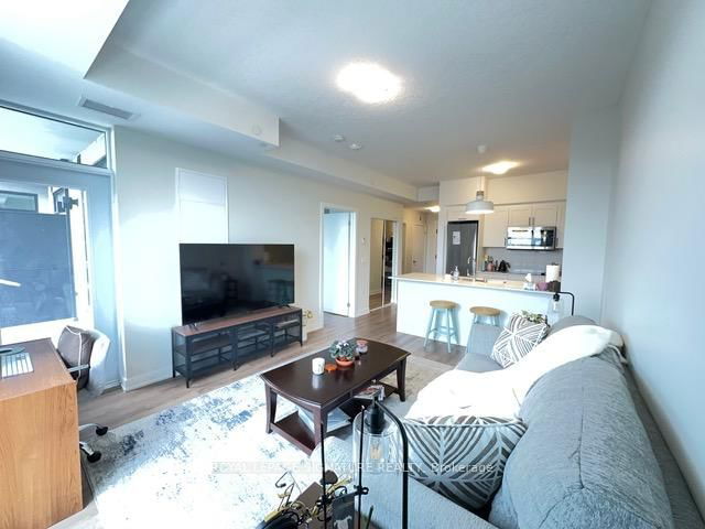 316 - 600 N Service Road