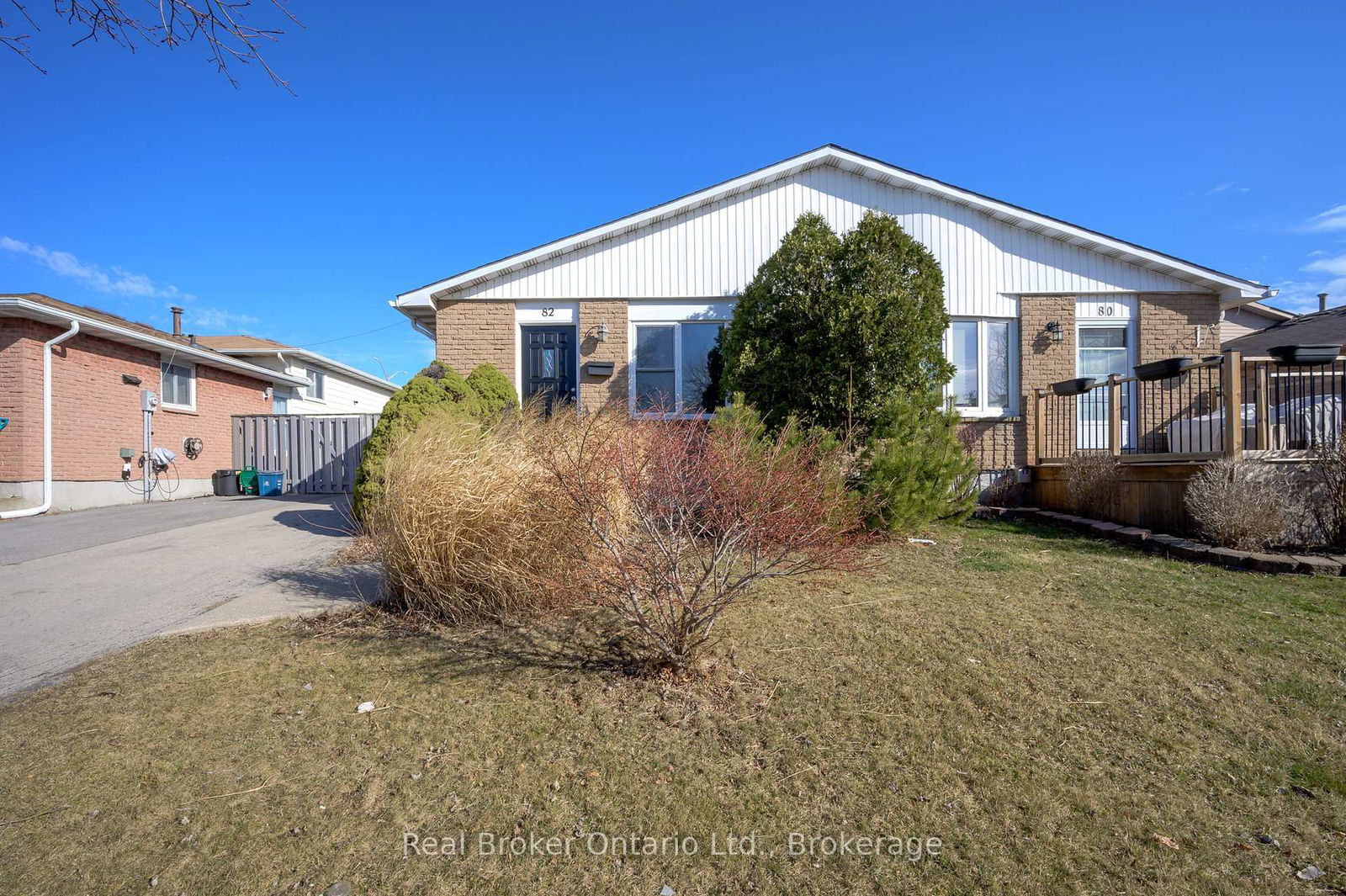 Semi-Detached House for sale at 82 Lampman Crescent, Thorold, Confederation Heights, L2V 4K7 - MLS: X12166476
