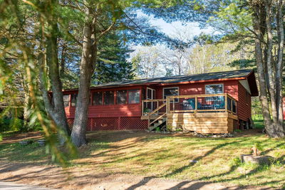 1052 Hammond Rd, Lake of Bays - Mclean