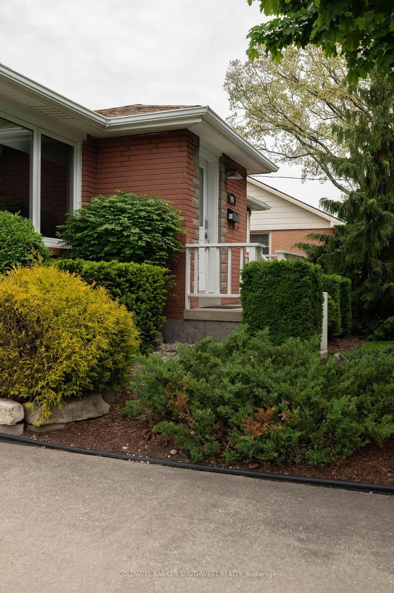 948 Kemsley Dr, Sarnia - Sarnia image-0-0