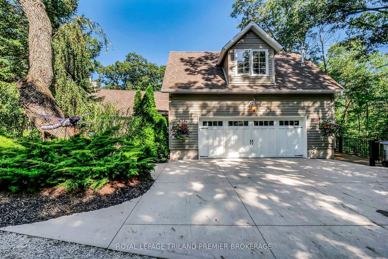 9941 Nipigon St, Lambton Shores, N0M 2L0 | Image 3