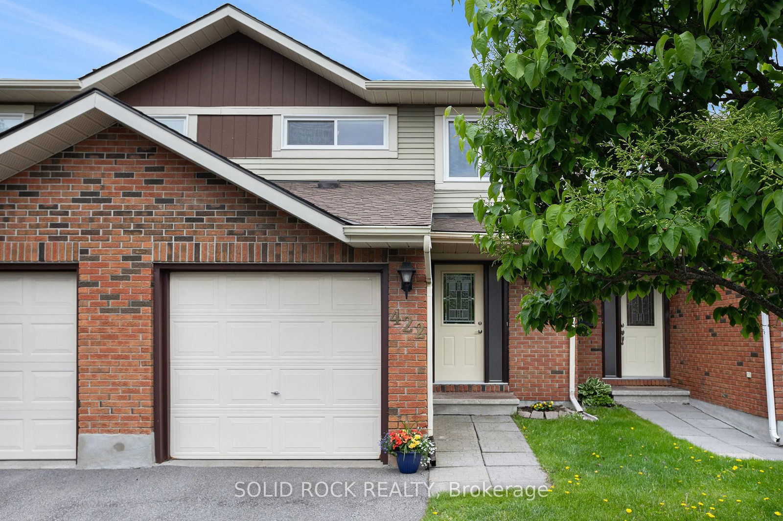 Townhouse for sale at 422 Sandhamn Private, Ottawa, Hunt Club Park/Greenboro, K1T 2Z1 - MLS: X12166848