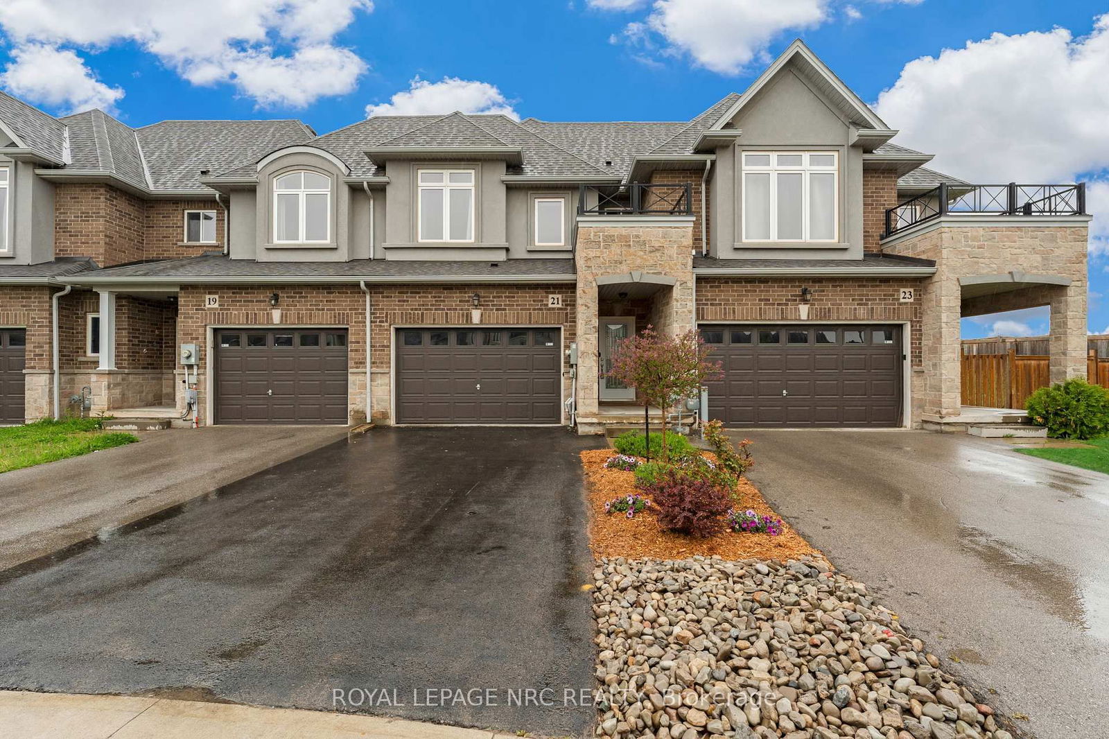 Townhouse for sale at 21 Pinot Crescent, Hamilton, Stoney Creek, L8E 0J8 - MLS: X12167012