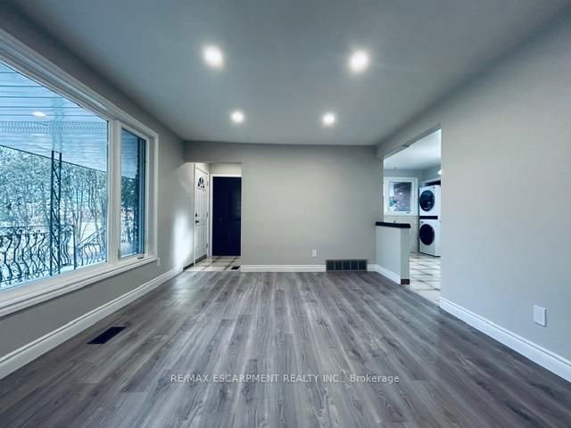 74 BELLINGHAM Drive