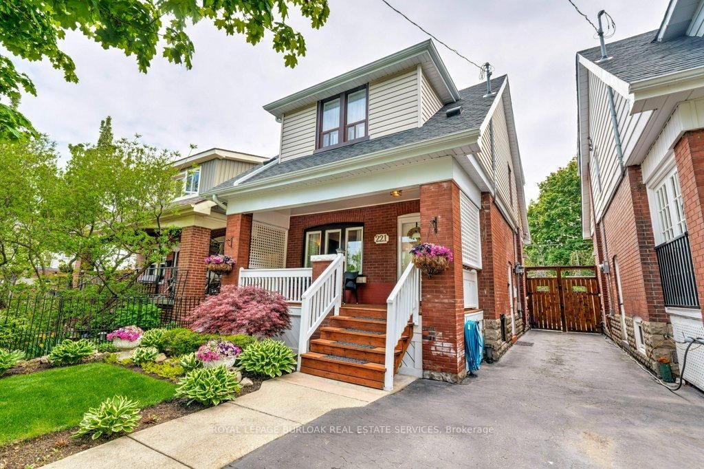 Detached House for sale at 221 Park Row, Hamilton, Delta, L8K 2K4 - MLS: X12167114
