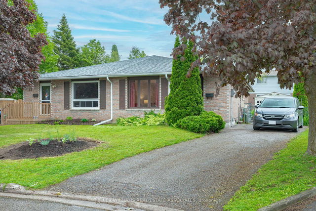 15 Lloyd Place