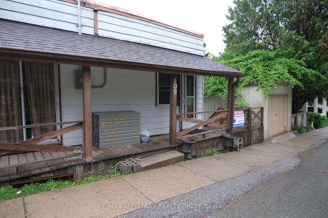 109 Front Street