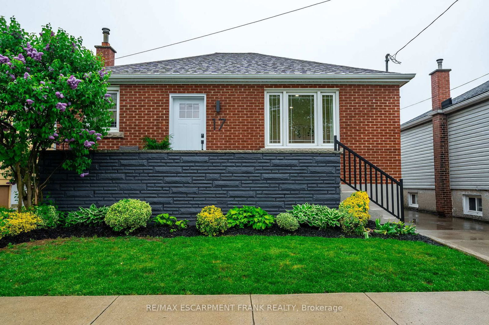 Detached House for sale at 17 East 11th Street, Hamilton, Inch Park, L9A 3T1 - MLS: X12167462