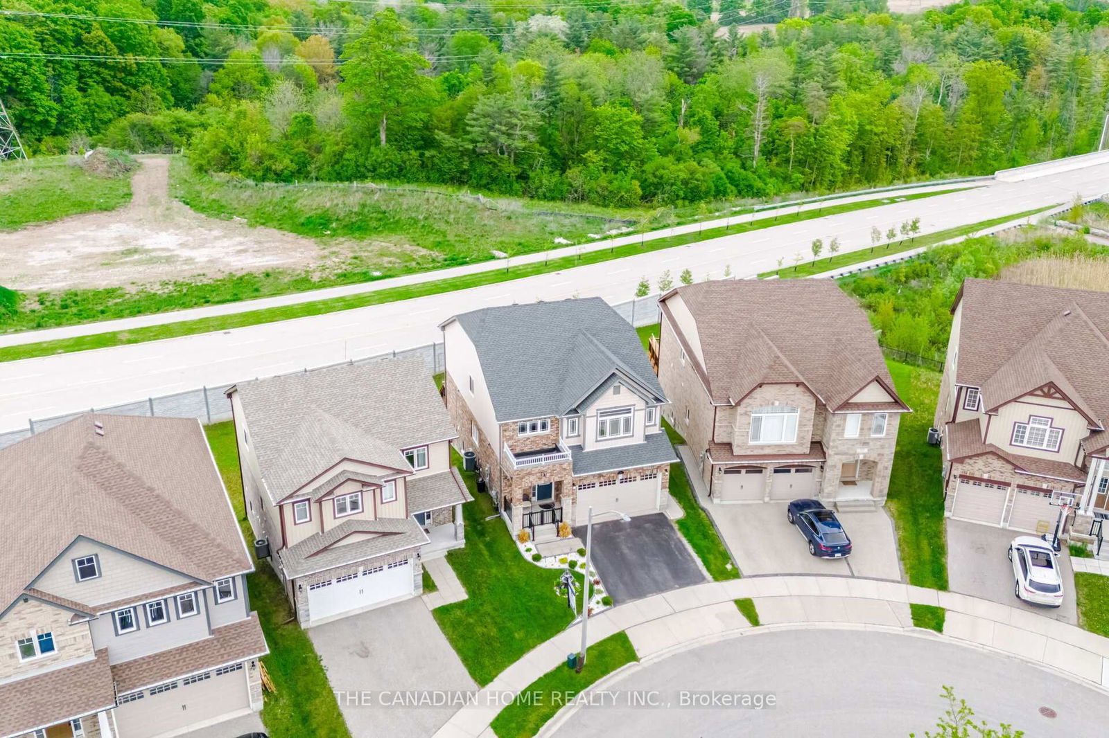 Detached House for sale at 51 Newcastle Court, Kitchener, N2R 0G7 - MLS: X12167711