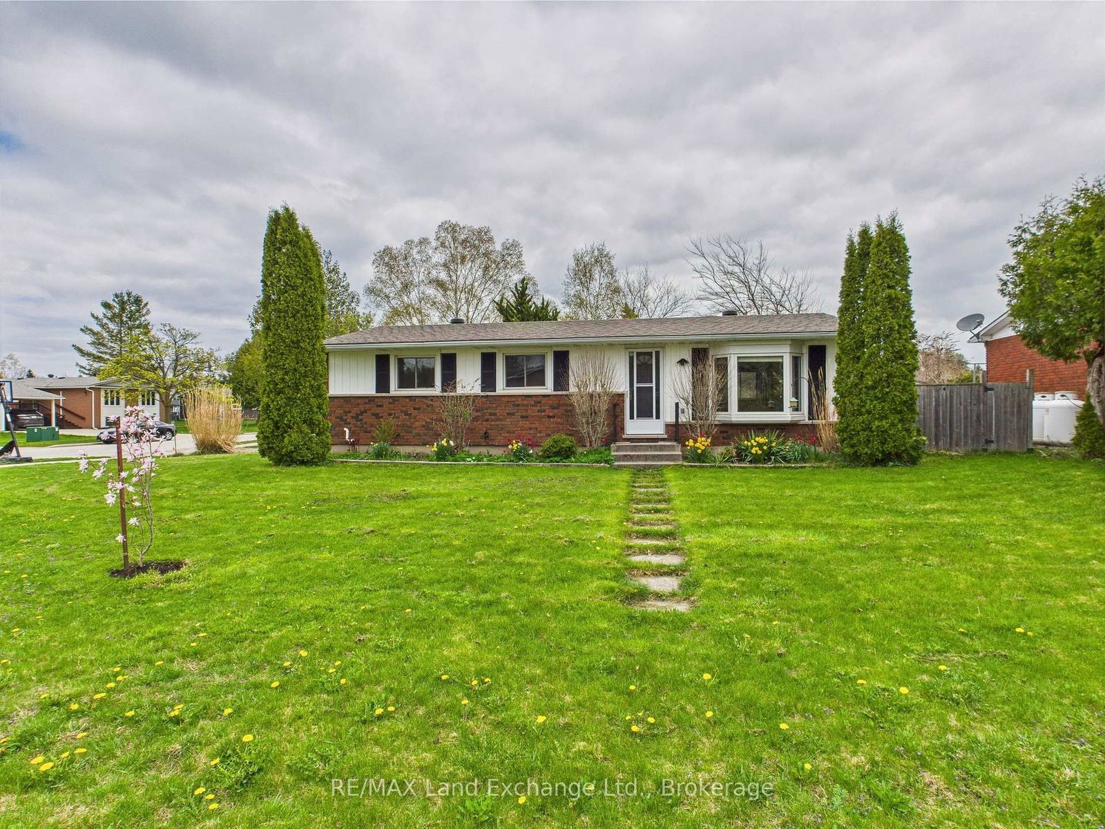 Detached House for sale at 39 Inverlyn Crescent, Kincardine, Kincardine, N2Z 1J2 - MLS: X12168010