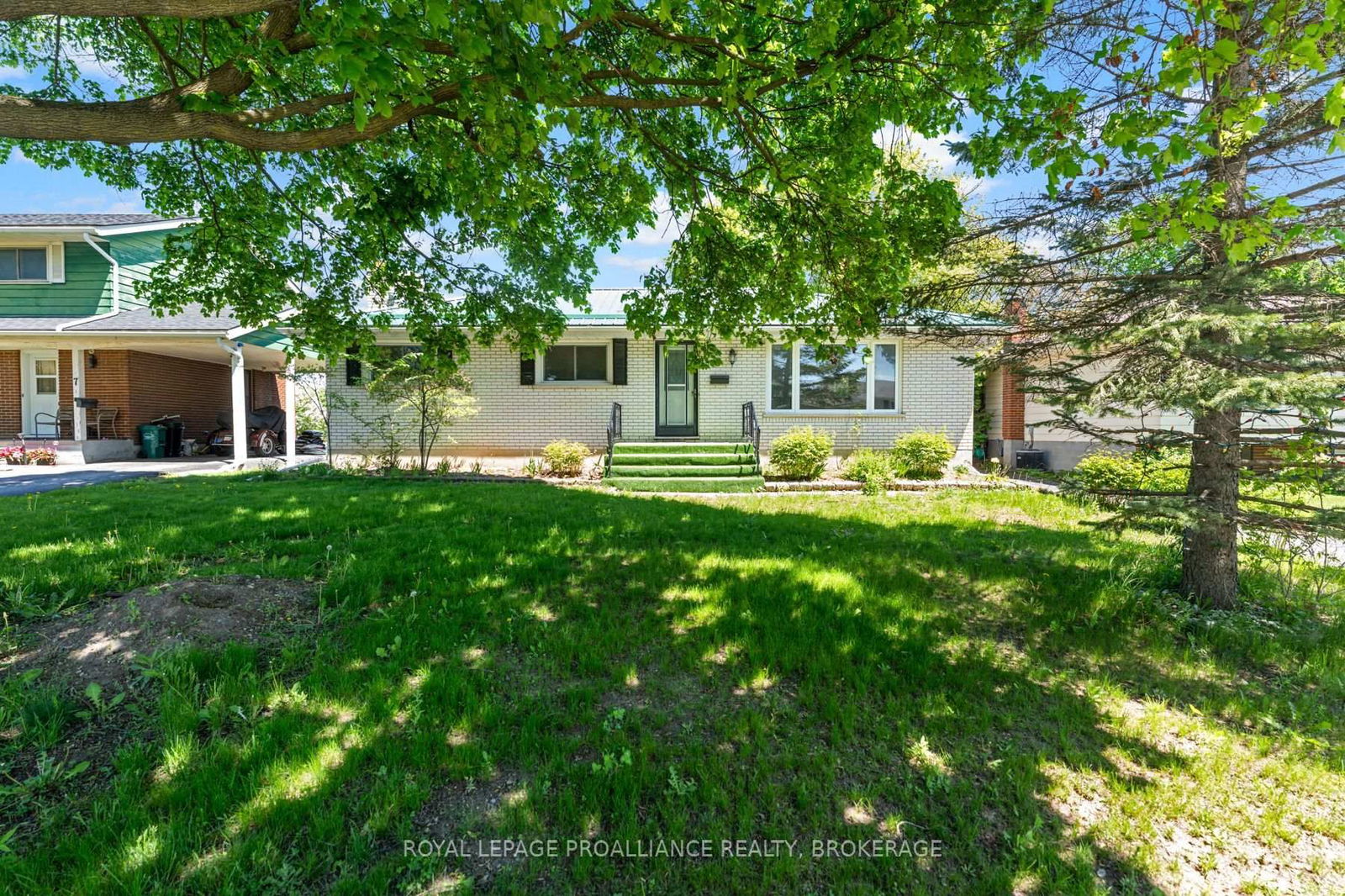 Detached House for sale at 5 Armour Crescent, Quinte West, Trenton Ward, K8V 2V9 - MLS: X12168096