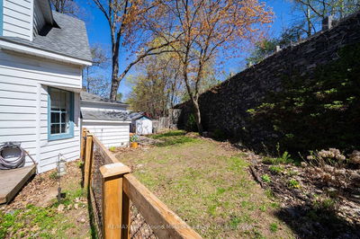 17 Waubeek St, Parry Sound - Parry Sound image-0-2