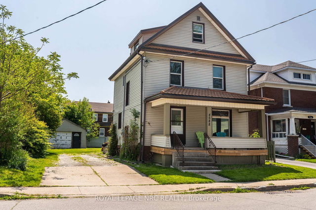 4588 Nelson Crescent