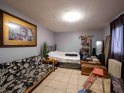 84 sheridan Street — more photos
