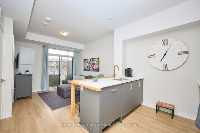 204 - 600 North Service Road
