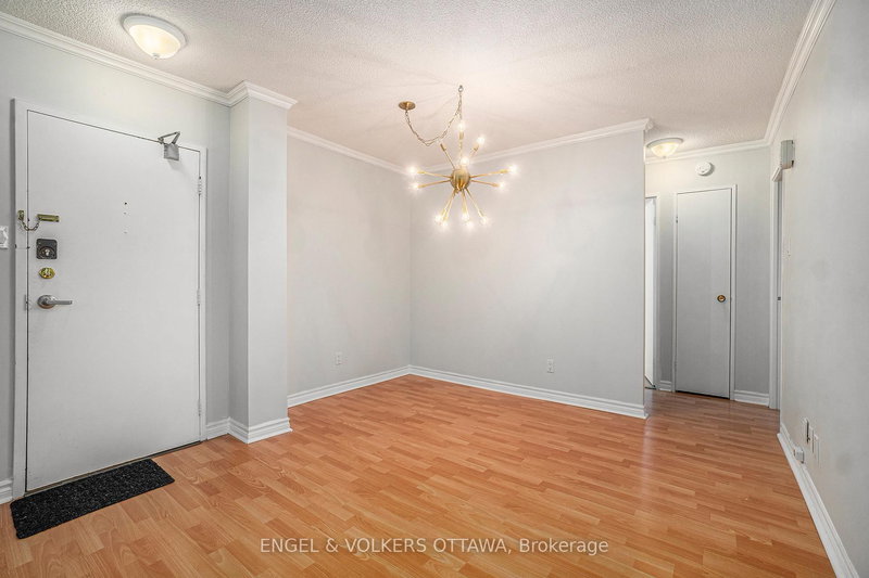 1112 - 555 Brittany Dr, Ottawa, K1K 4C5 | Image 2