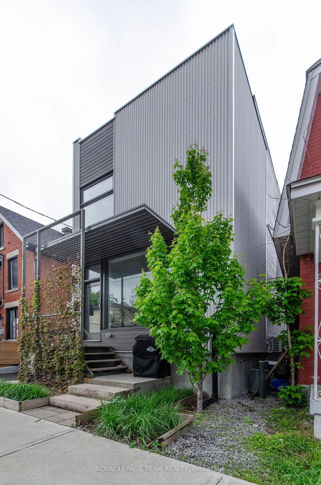 123-125 Carruthers Avenue