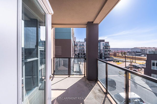 308 - 10 CONCORD Place