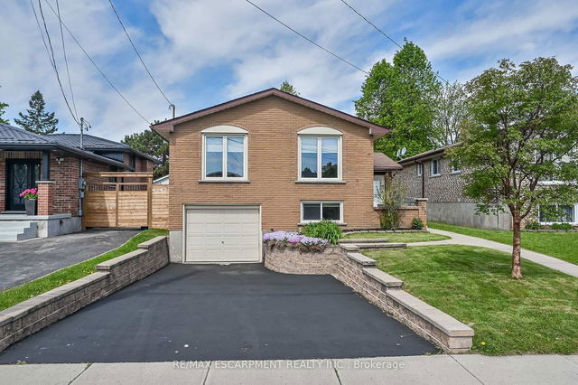 567 QUEEN VICTORIA Drive