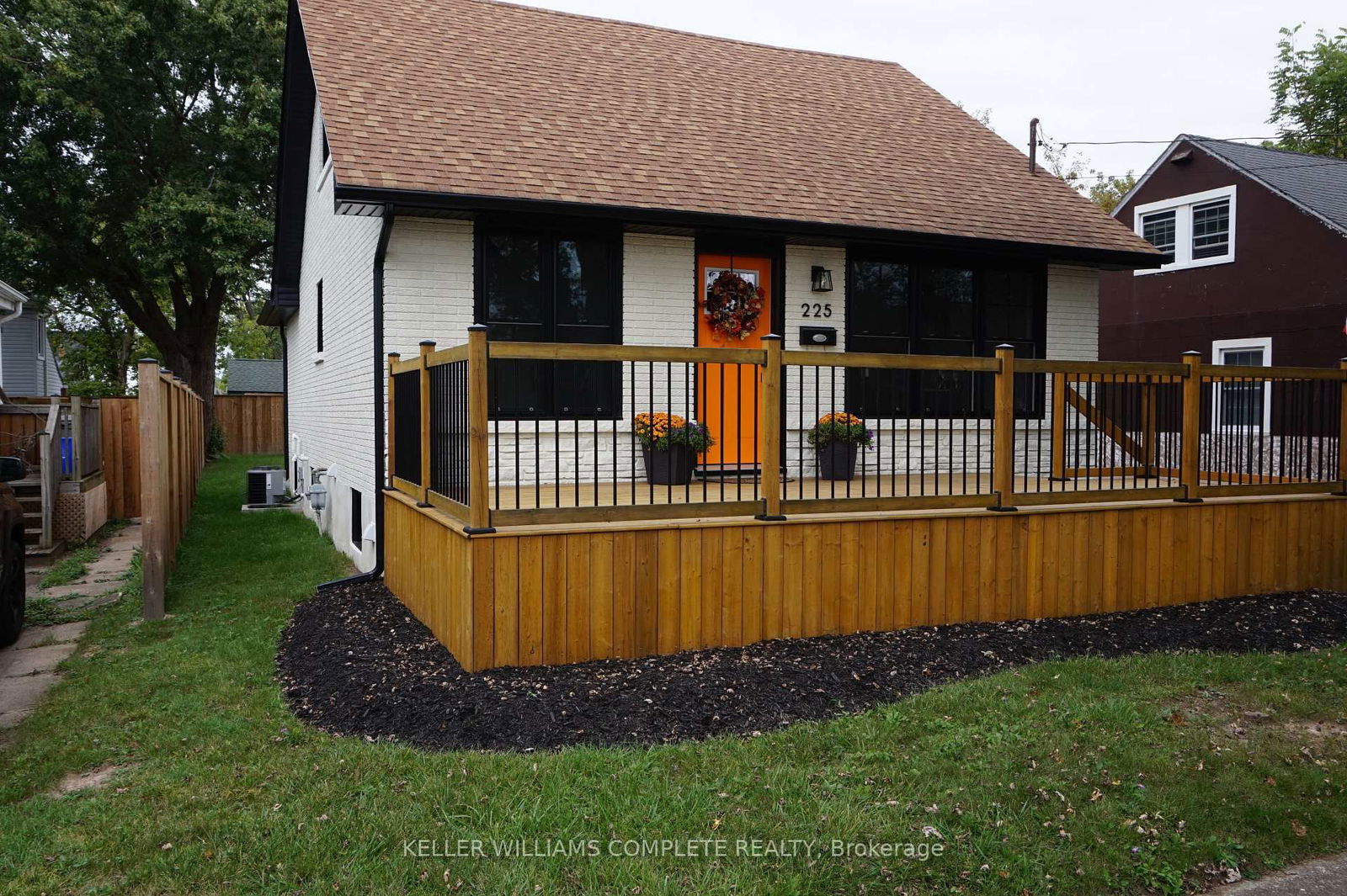 Detached House for sale at 225 Henrietta Street, Fort Erie, Central, L2A 2K6 - MLS: X12171722