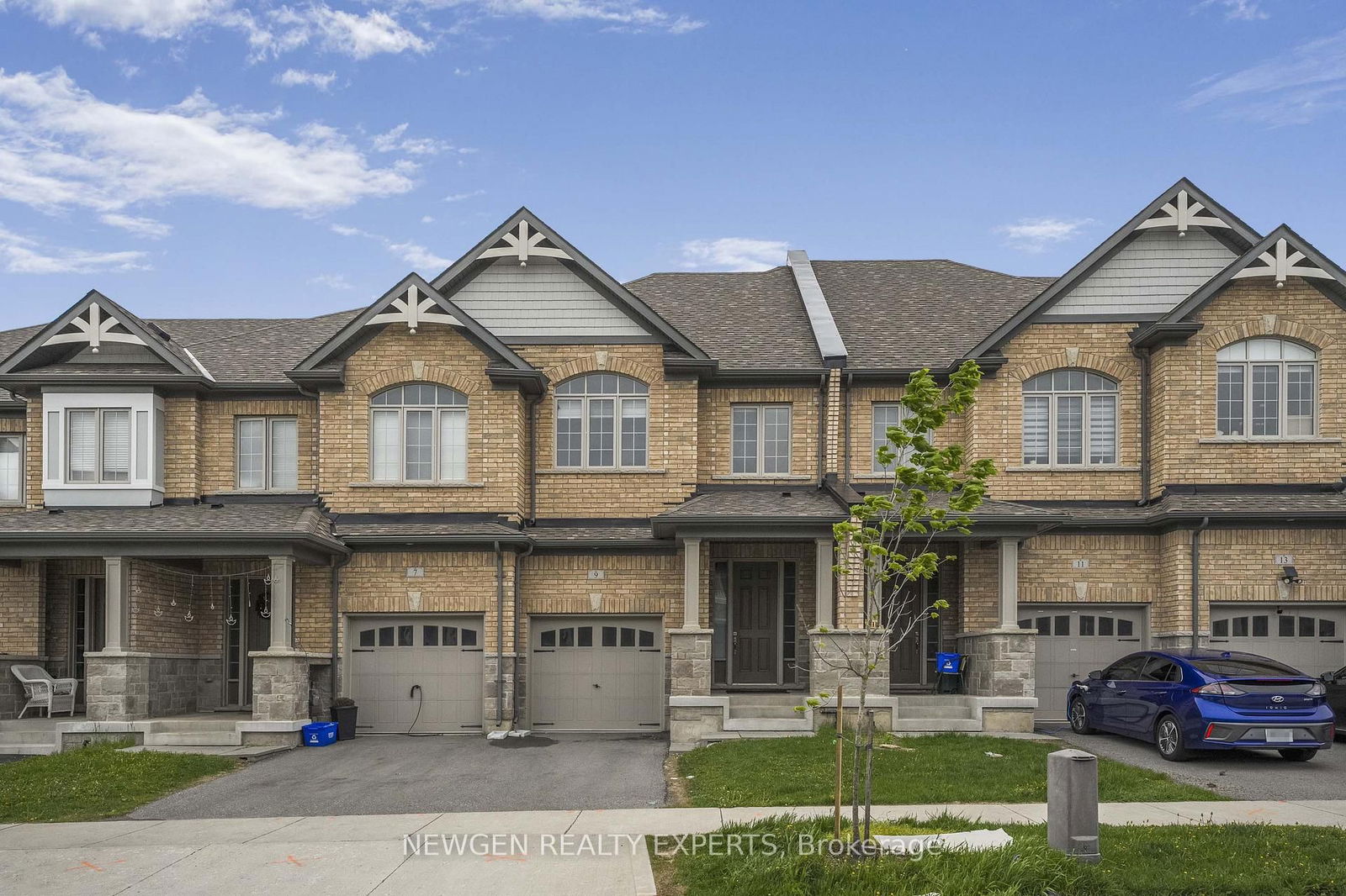Townhouse for sale at 9 Stonehill Avenue, Kitchener, N2R 0N9 - MLS: X12172025