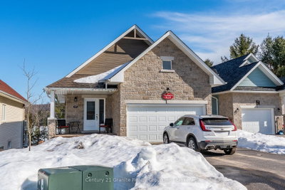 Detached House leased at 17 Webb Circle, Dysart et al, Ontario, K0M 1S0 - Dysart - MLS: X12172070