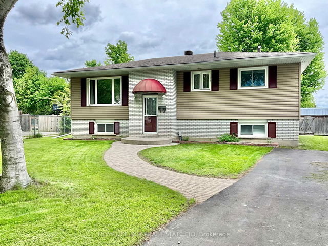 1327 Borden Crescent