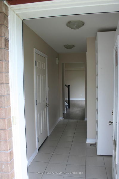 148 Winterberry Blvd, Thorold - Confederation Heights image-0-3