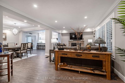 68 Champlain Cres, Peterborough North - 1 University Heights image-0-4