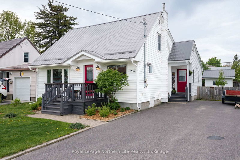 205 Lee Ave, North Bay - Ferris image-0-0