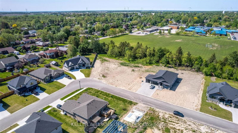 118 PHIBBS St, Lambton Shores - Forest image-0-0