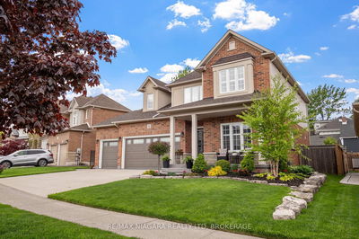 4 Golf Woods Dr, Grimsby - Grimsby East image-0-2