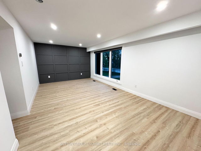 Main Floor - 415 Sanatorium Road