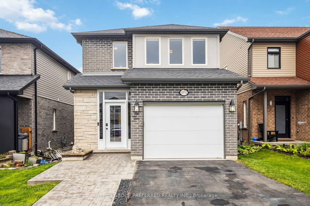 1852 Foxridge Crescent