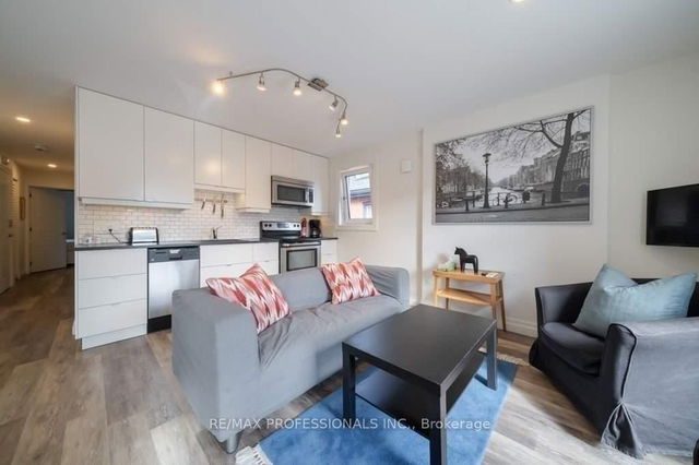 UPPER - 31 Dundurn Street