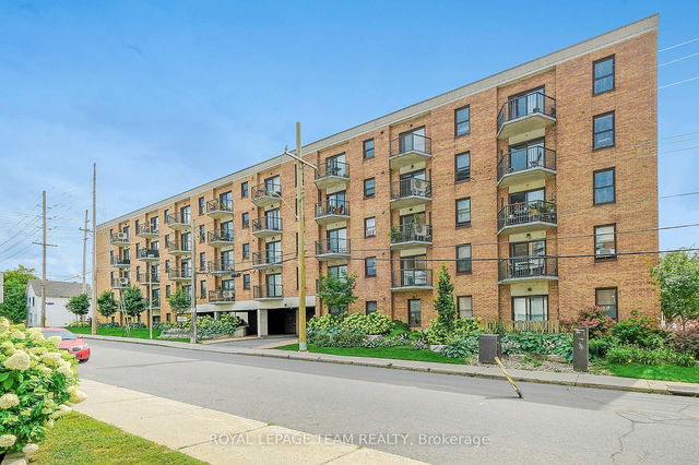 302 - 50 Burnside Avenue