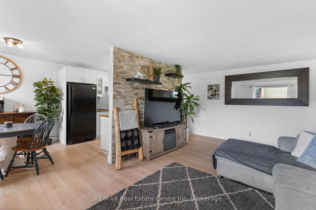 305 - 4 Avalon Place