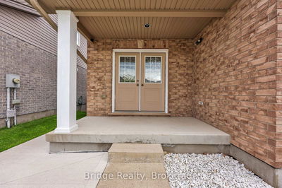 483 CHAMPLAIN Ave, Woodstock - South image-0-4