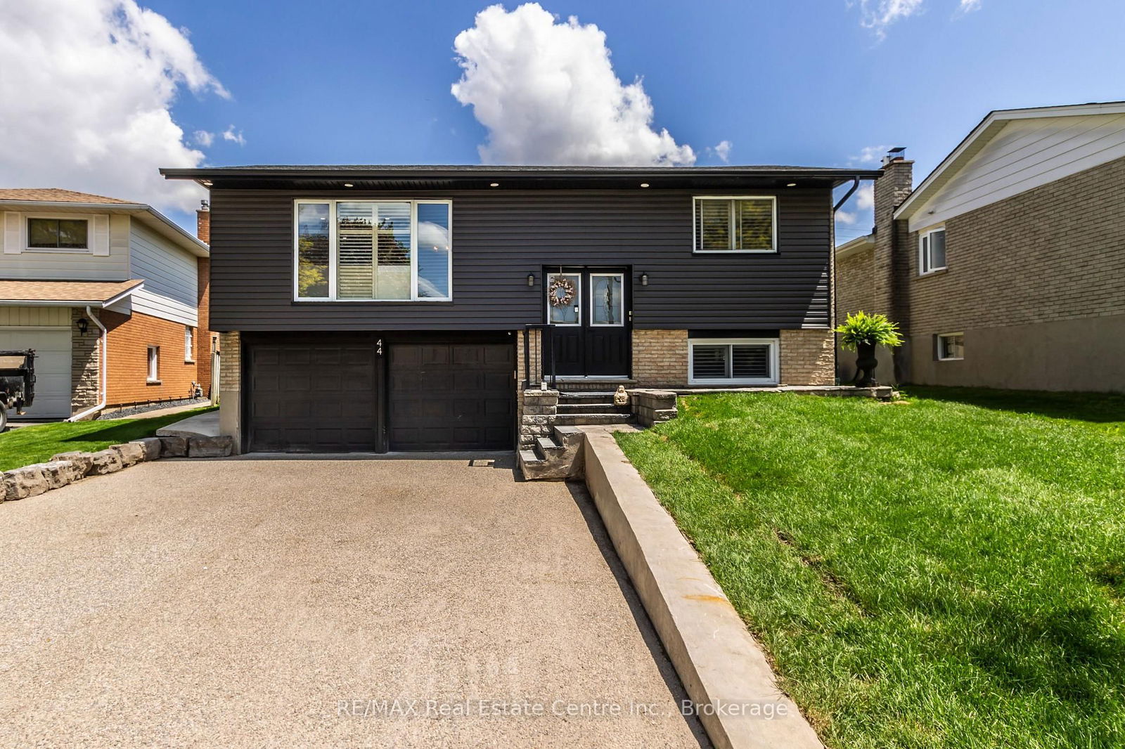 Detached House for sale at 44 Oakhurst Crescent, Kitchener, N2B 3K3 - MLS: X12174939